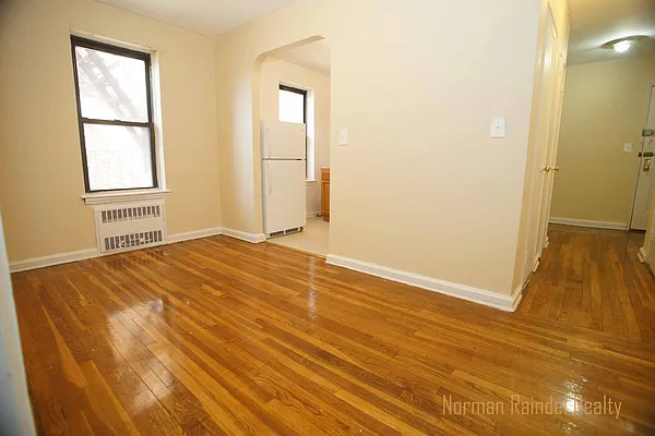 Rented by Norman Raindel, LREB | media 4