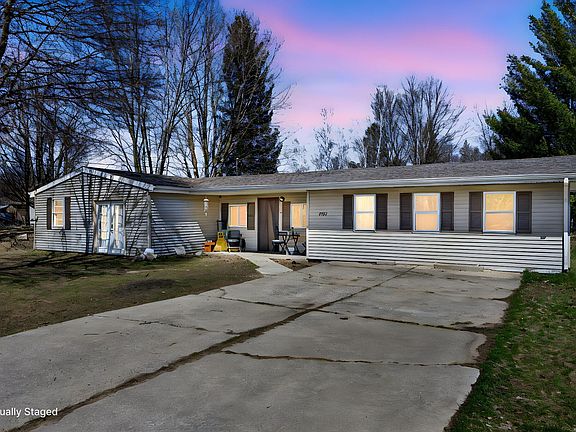 3rd image of 4784 1st St