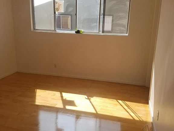 3rd image of 622 Parkman Ave