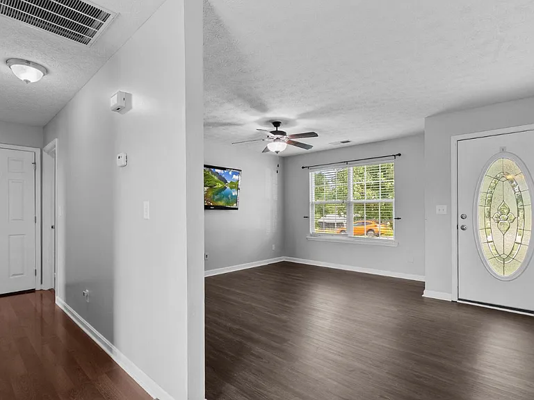 148 Gentry Ln — Photo 5