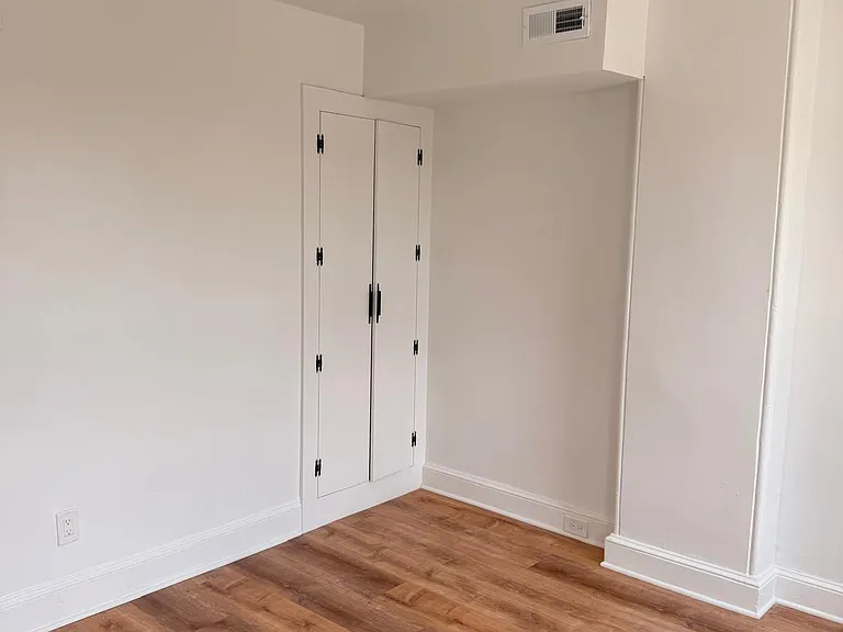 137 E Pleasant St — Photo 12