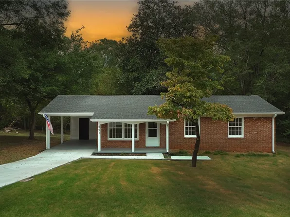 221 Sanders Rd, Central, SC 29630