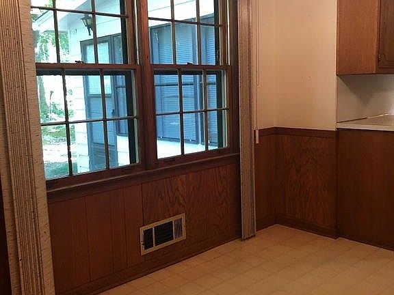 5th image of 2775 Twin Springs Dr