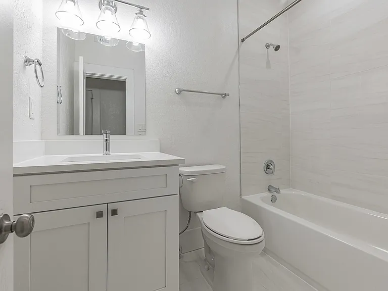224 S Melville Ave — Photo 6