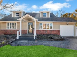 36 W Chestnut St, Farmingdale, NY