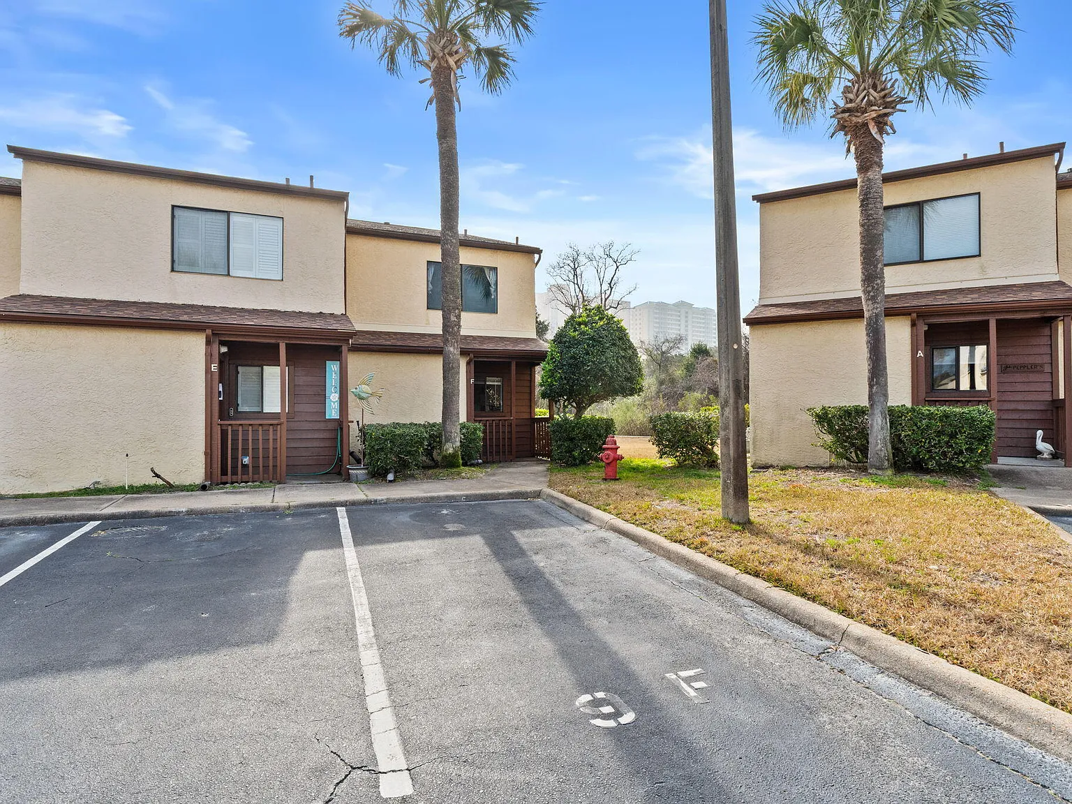 2 bed, 2.0 bath, 1100 sqft, $2,000 — Photo 2
