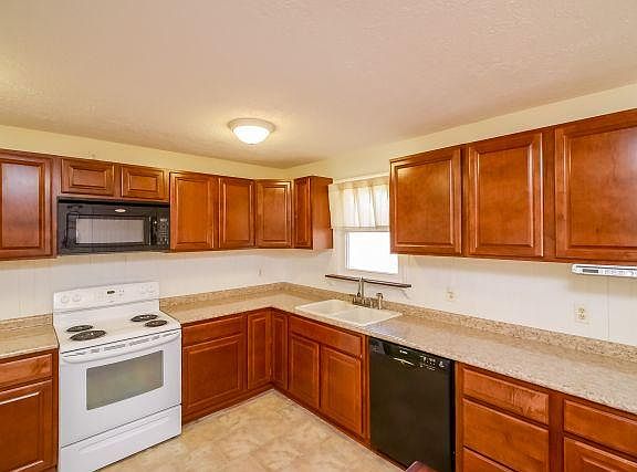 3rd image of 814 Tuckahoe Dr