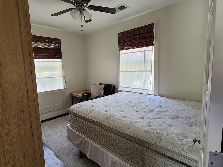 2141 Windsor Ave — Photo 15