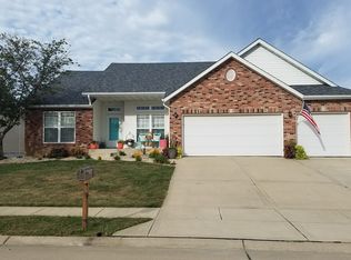 1923 Wellington Ln, Maryville, IL 62062