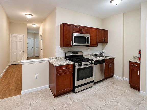4th image of 91 Leonard St #1