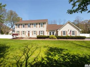 23 Buckingham Meadow Rd, Setauket, NY 11733
