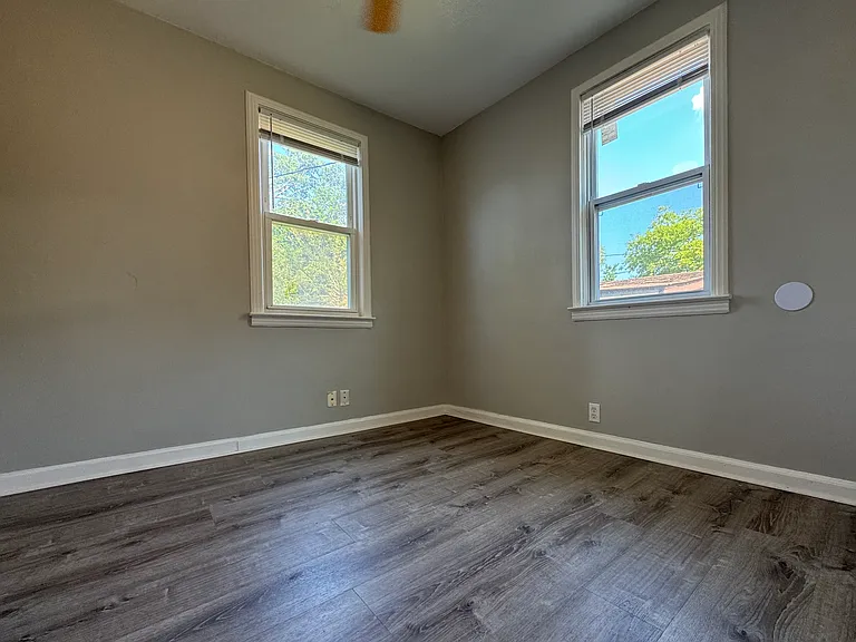 20741 Curie — Photo 10