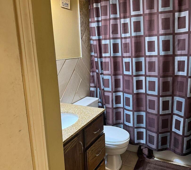 2nd image of 1428 N Division St