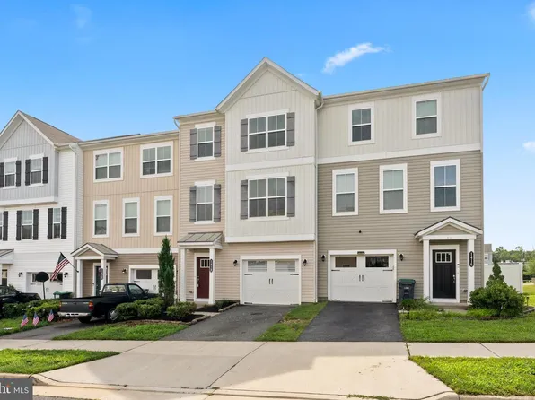 1418 Hudgins Farm Cir, Fredericksburg, VA 22408