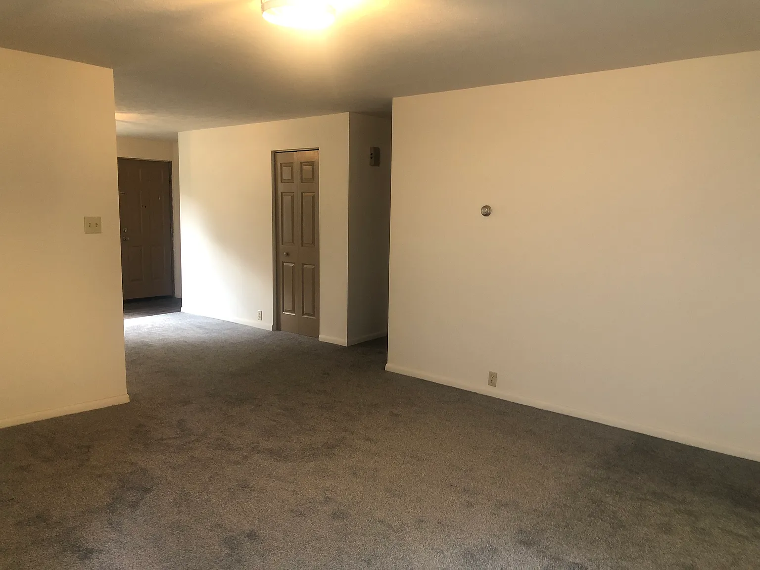 3 bed, 1.5 bath, 1560 sqft, $1,375 — Photo 2