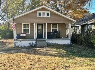 2004 S Overton Ave, Independence, MO 64052