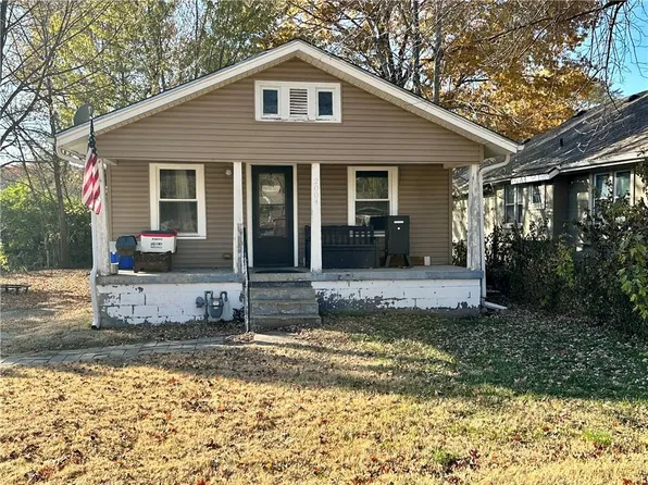 2004 S Overton Ave, Independence, MO 64052