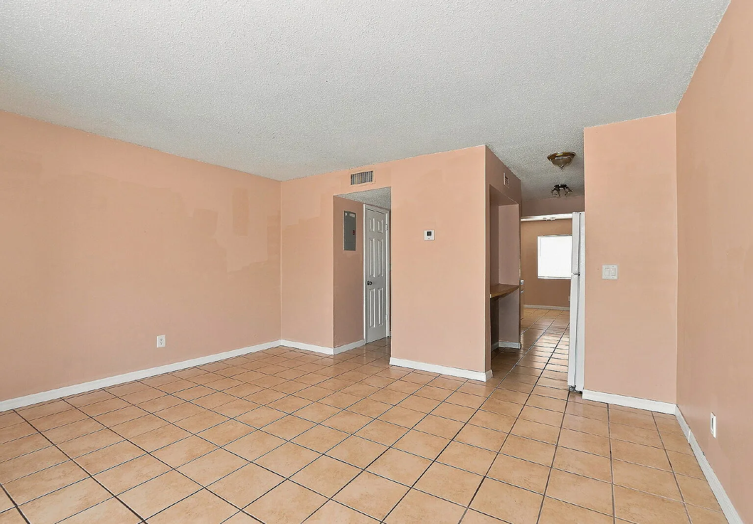 2 bed, 1.5 bath, 1259 sqft, $1,000 — Photo 4
