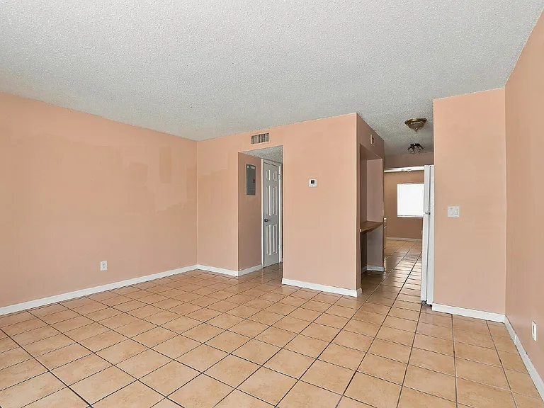 115 Michelle Ln #D — Photo 4