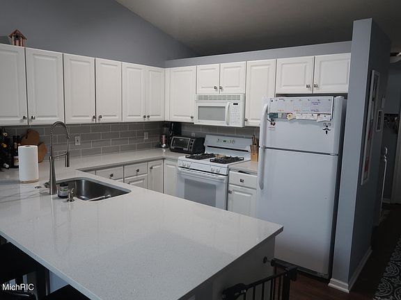 5th image of 4500 Woodrose Ct SE #14