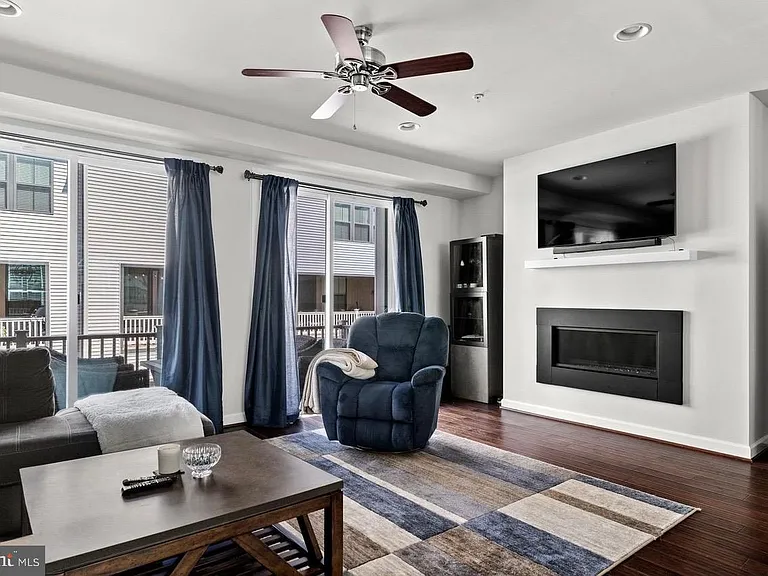 43386 Whitehead Ter — Photo 8