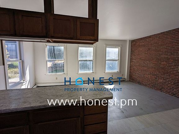 3rd image of 17 Mechanic St #4