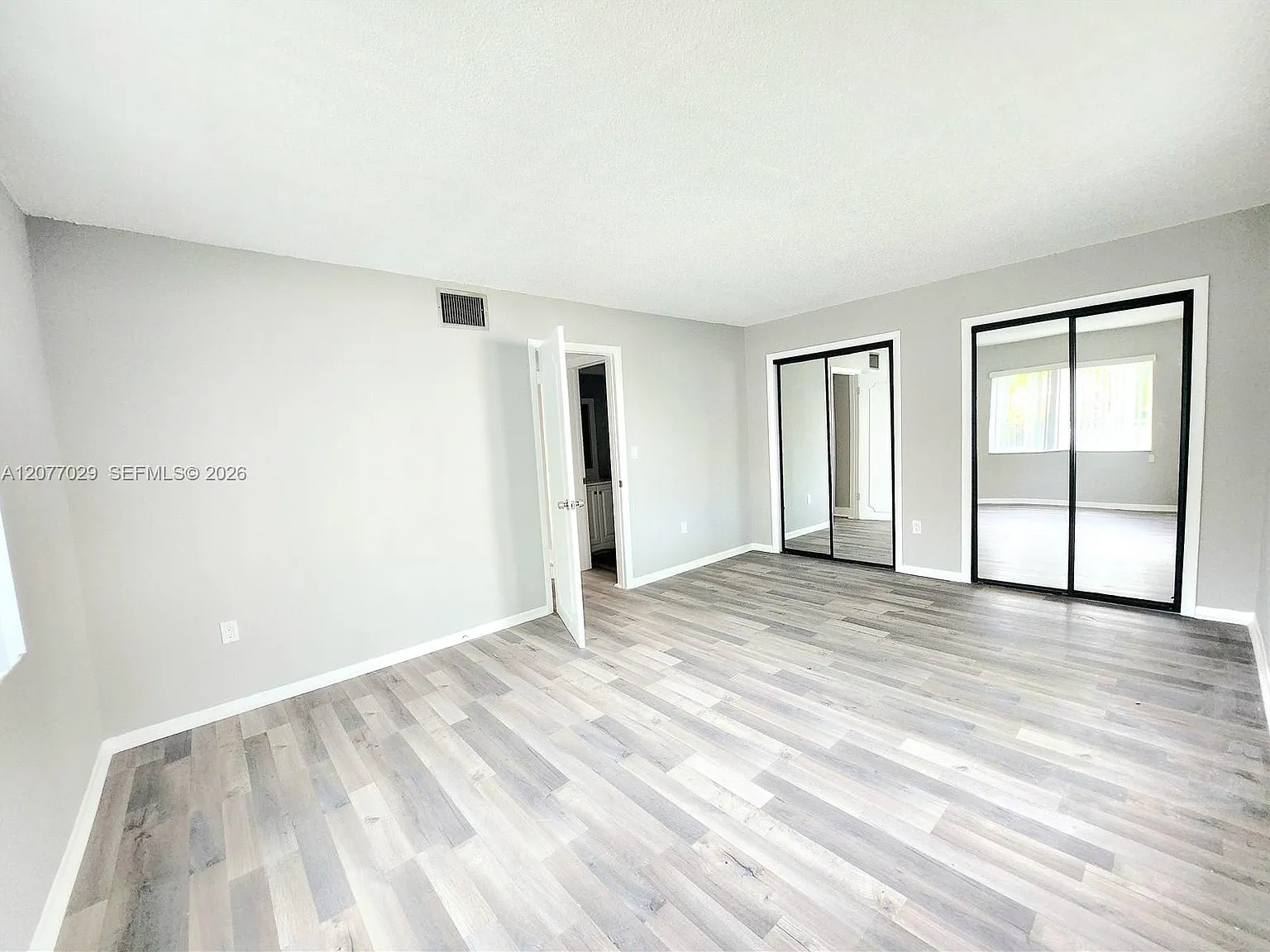 2 bed, 800 sqft, $2,000 — Photo 4