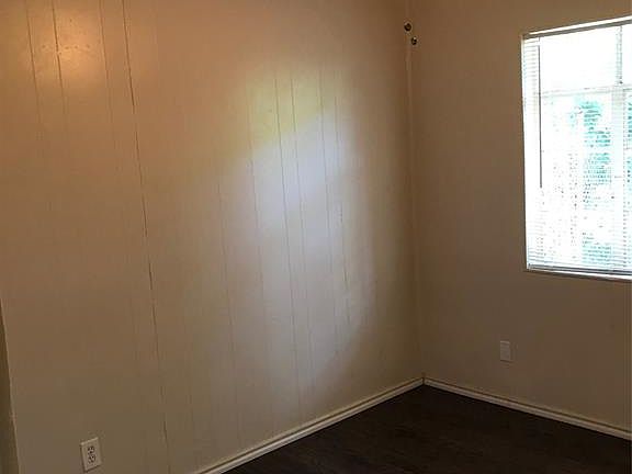 4th image of 1056 W Allen Ave
