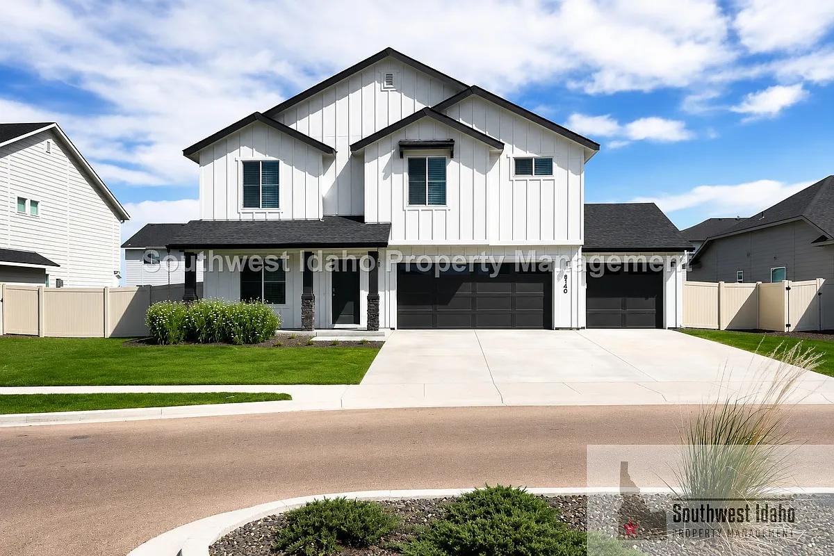 Building Photo - 8140 E Sunray Dr