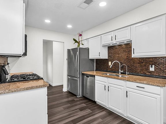 5th image of 2709 Jasmine Ln