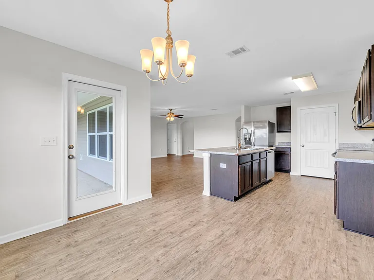4924 Kensington Ln — Photo 8