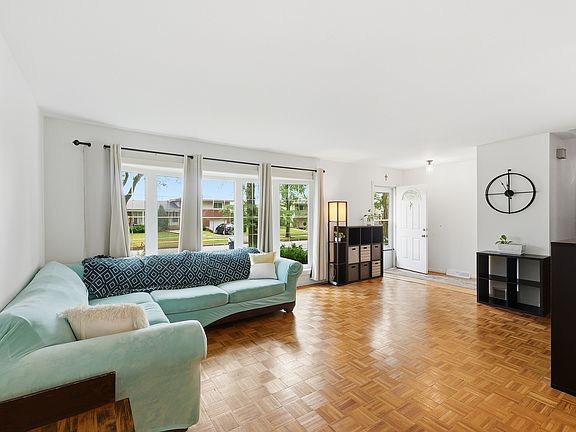 4th image of 842 S School St