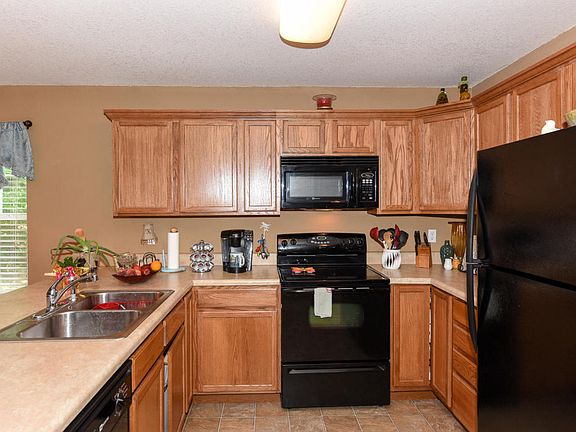 3rd image of 119 Dockery Dr