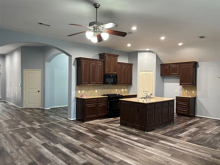 10902 Brighton Gardens Dr — Photo 4