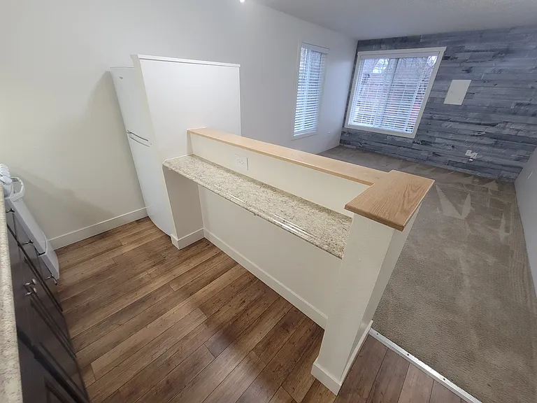 Nob Hill Apartments — Photo 38