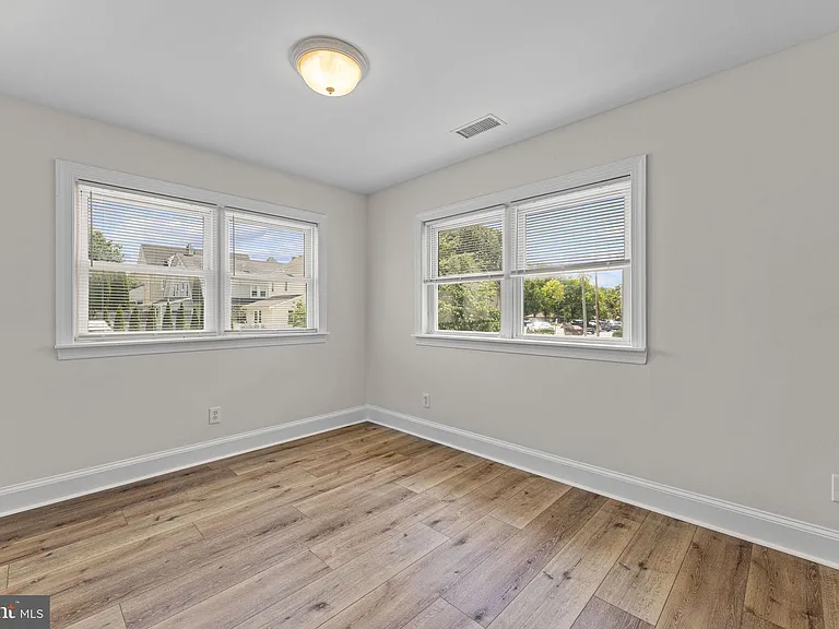 116 E King St — Photo 14