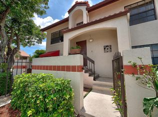 402 Freedom Ct, Deerfield Beach, FL 33442