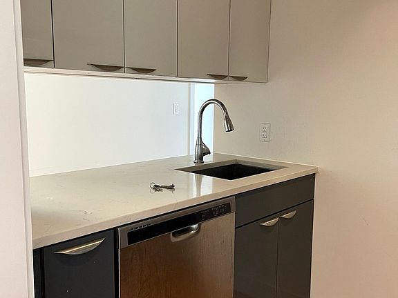 4th image of 39 E 21st St #6-C