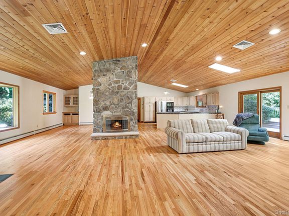 2nd image of 1169 Ridgebury Road