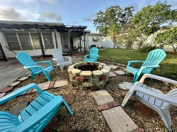 7000 SW 11th St, Pembroke Pines, FL 33023