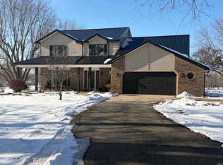 10501 N B Dr, Kendallville, IN 46755