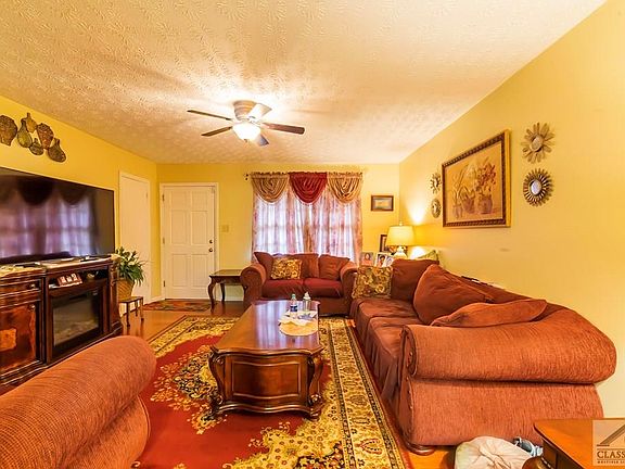 4th image of 135 Knottingham Dr