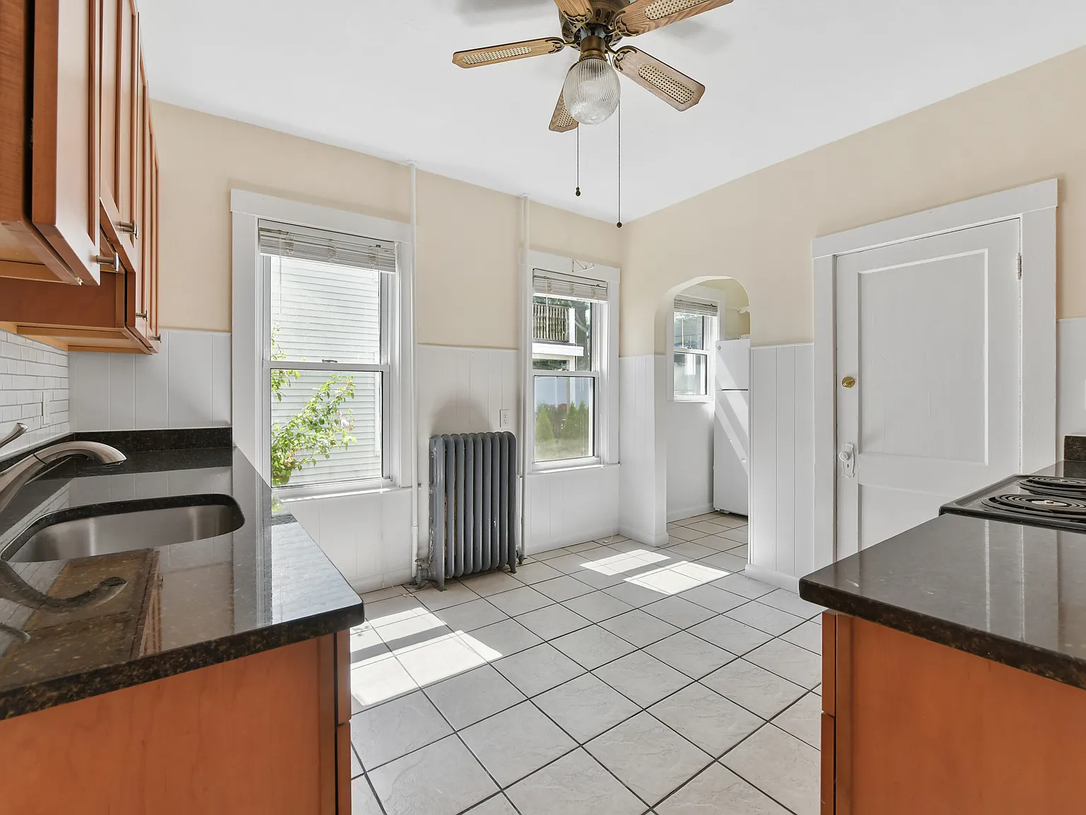 3 bed, 1000 sqft, $3,400 — Photo 3