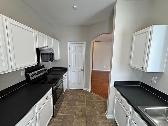 3rd image of 2152 Whispering Way