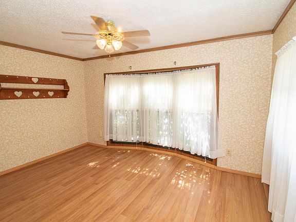 3rd image of 11 N Dewberry Lane