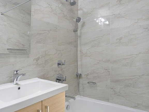4th image of 170 De Graw St #3