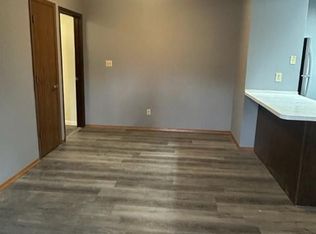 1007 8th St APT 7, Highland, IL