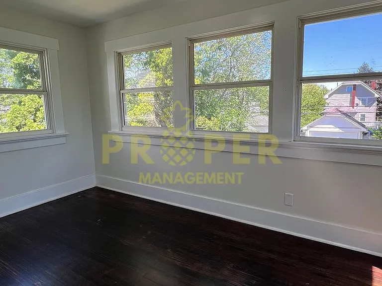 39 E Maplewood Ave — Photo 7