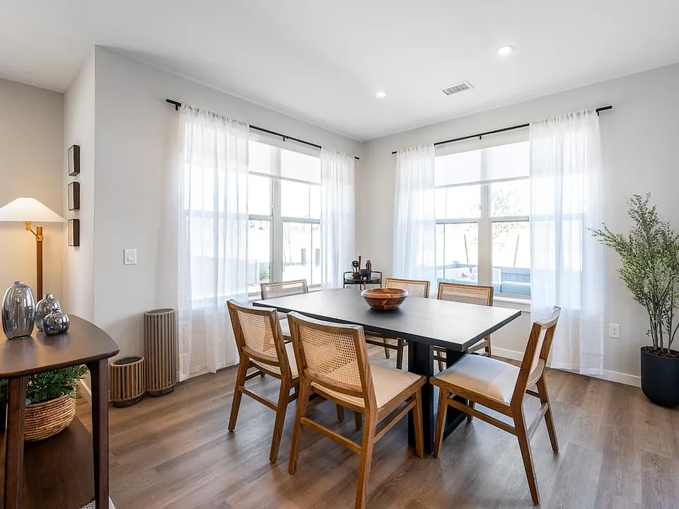 Finish Package I Dining area