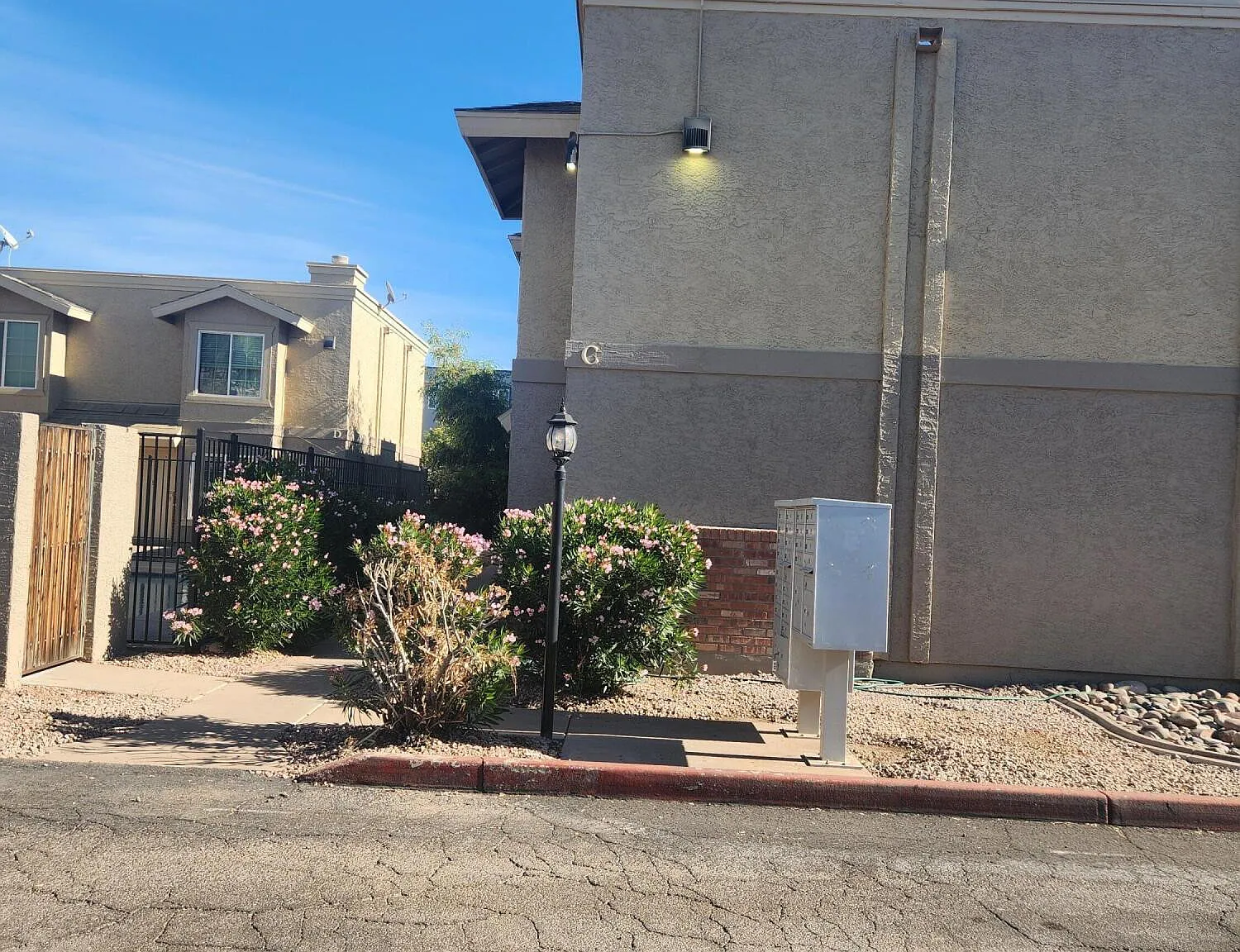 2 bed, 1.5 bath, 984 sqft, $1,500 — Photo 4